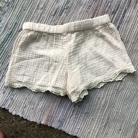 Rylee + Cru shorts Girls 6-7 Years Textured Lace Trim Elastic Waist Cream - Picture 3 of 3